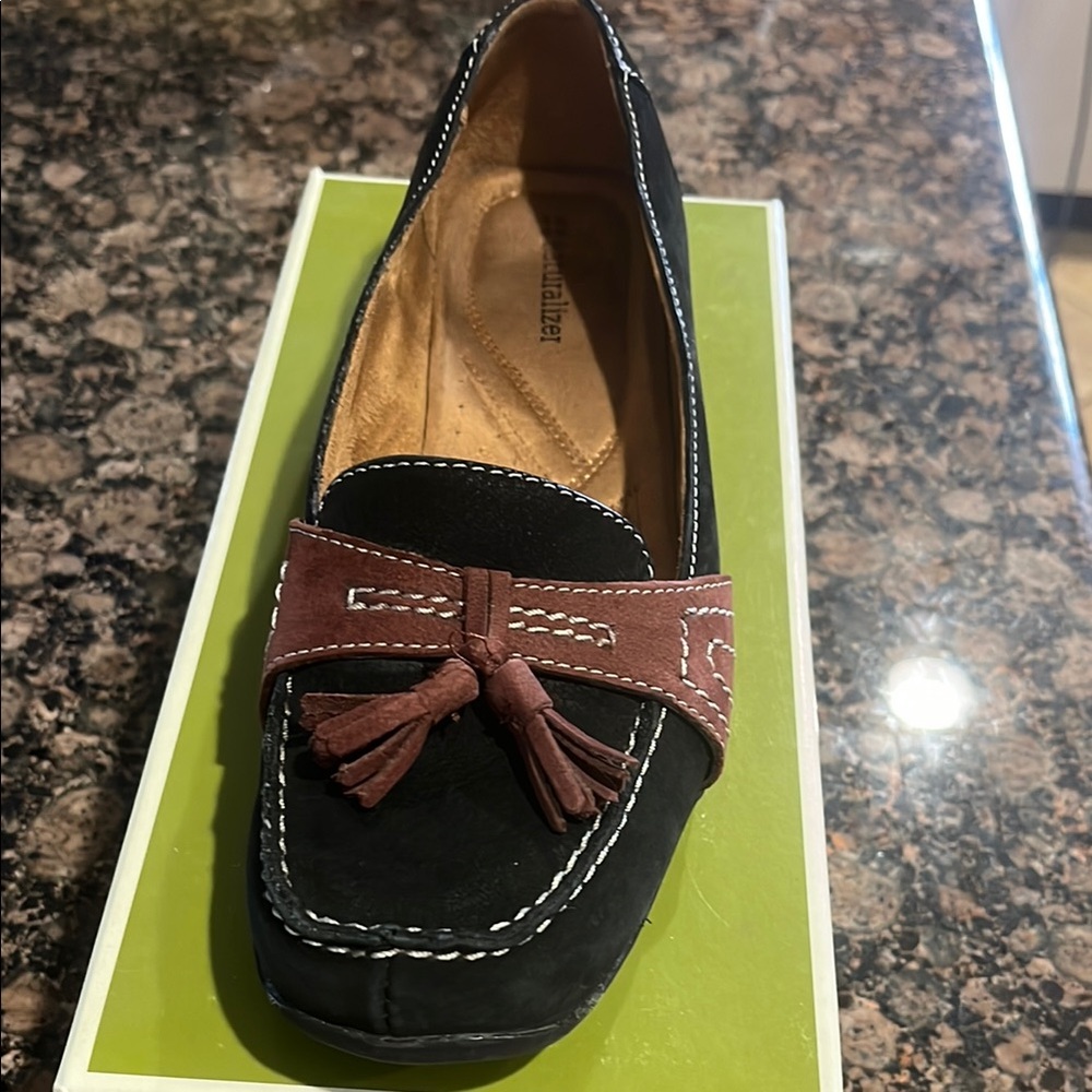 Naturalizer Black and Brown Moccasin Flats